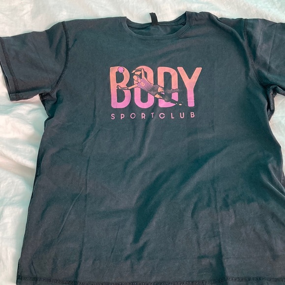 Tops - Tshirt body sport club top